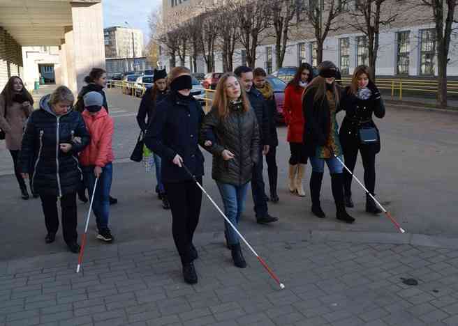 Проживи час в темноте