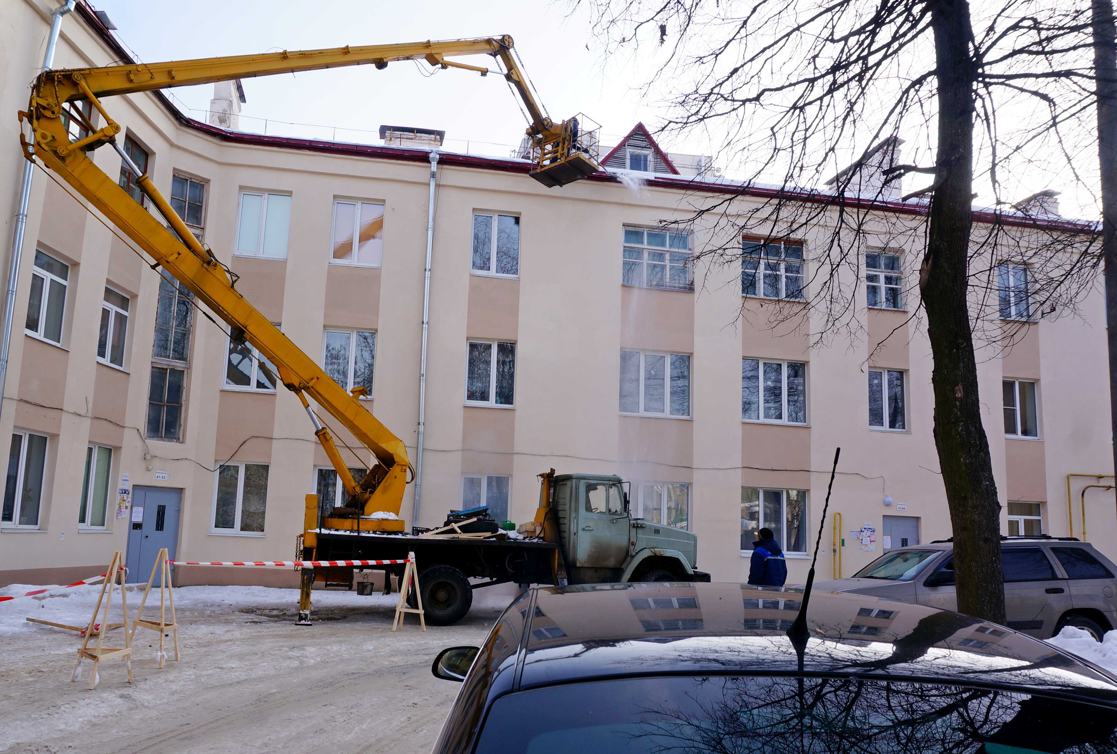 Как в Ленинском ЖРЭУ ведут борьбу с очисткой крыш от снега, наледи и сосулек