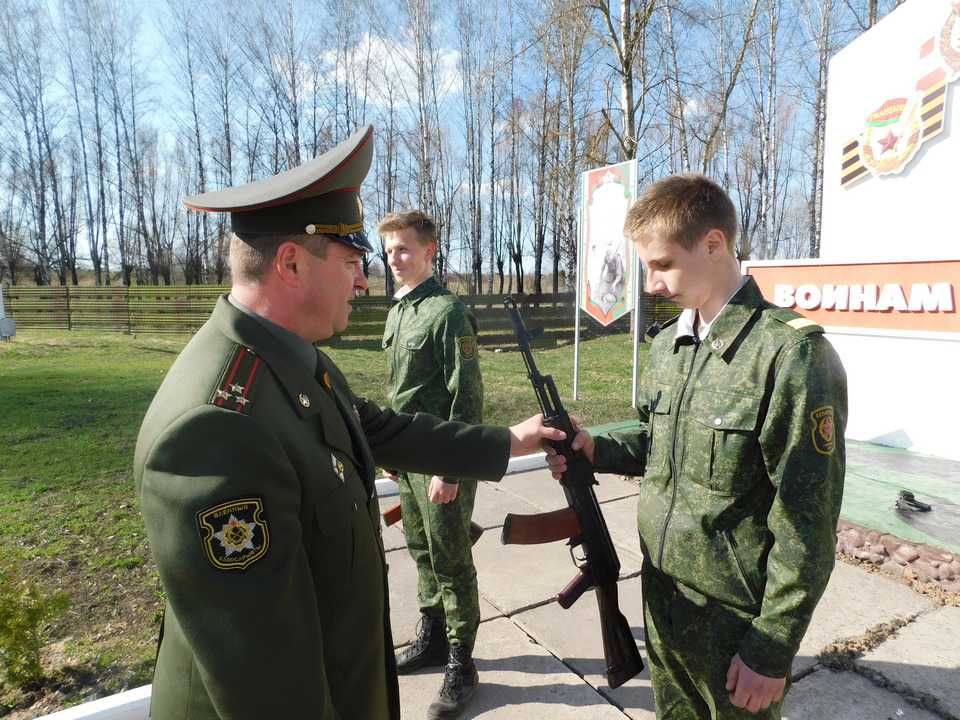 Экзамен для настоящих мужчин ежедневно сдают учащиеся патриотического класса СШ 12