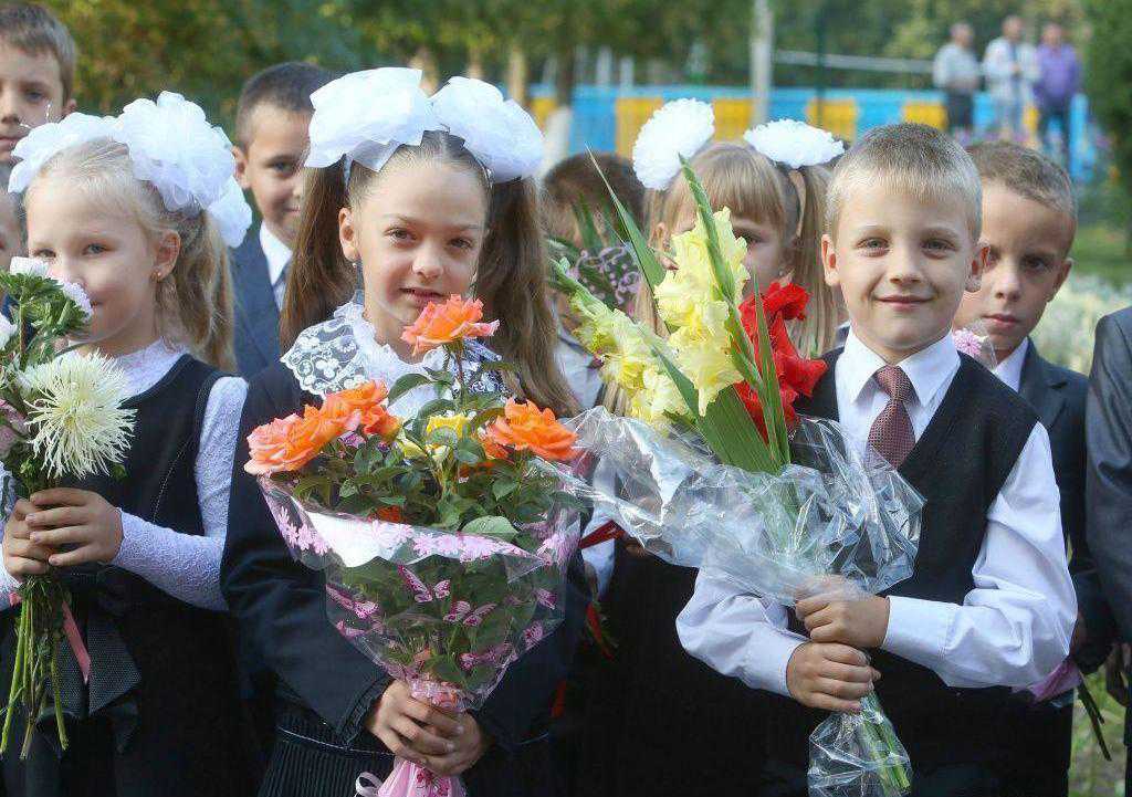 Торжественные линейки проходят сегодня в школах Беларуси