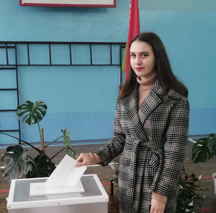 Впервые голосующая могилевчанка празднует совершеннолетие в День выборов