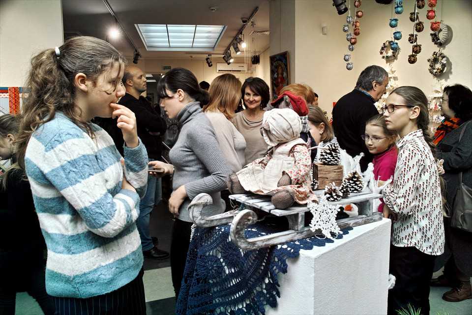 В Выставочном зале Музея истории Могилева открылась выставка-ярмарка изделий могилевских ремесленников «Ангел, мастер и добрые дела»