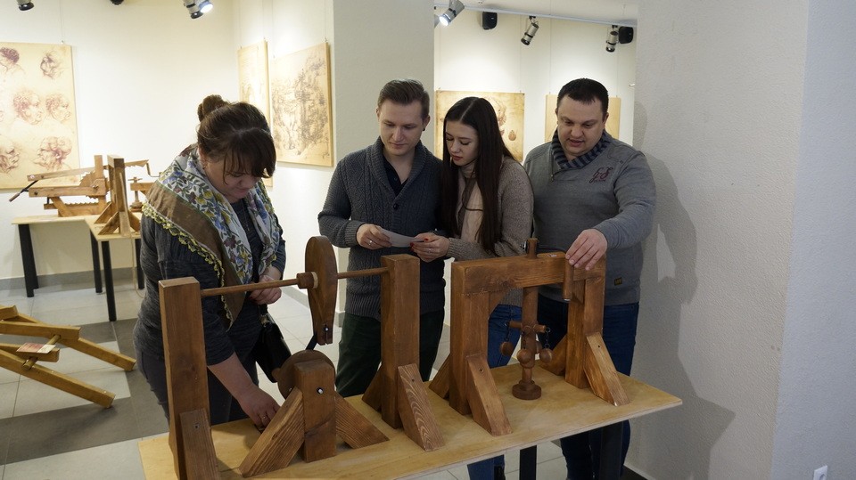 В выставочном зале Музея истории Могилева открылась выставка изобретений  Леонардо да Винчи
