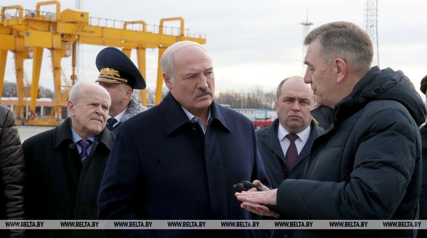 «Валюту надо зарабатывать, а не вывозить» — Лукашенко пообещал серьезно взяться за импортозамещение