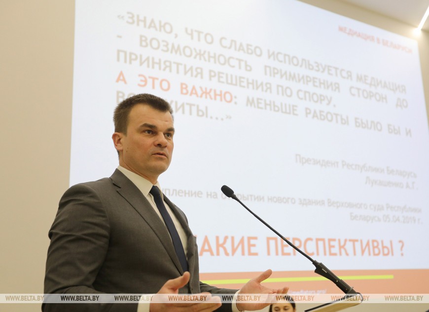 При разводе с 1 июля будут в обязательном порядке предлагать примириться с помощью медиатора