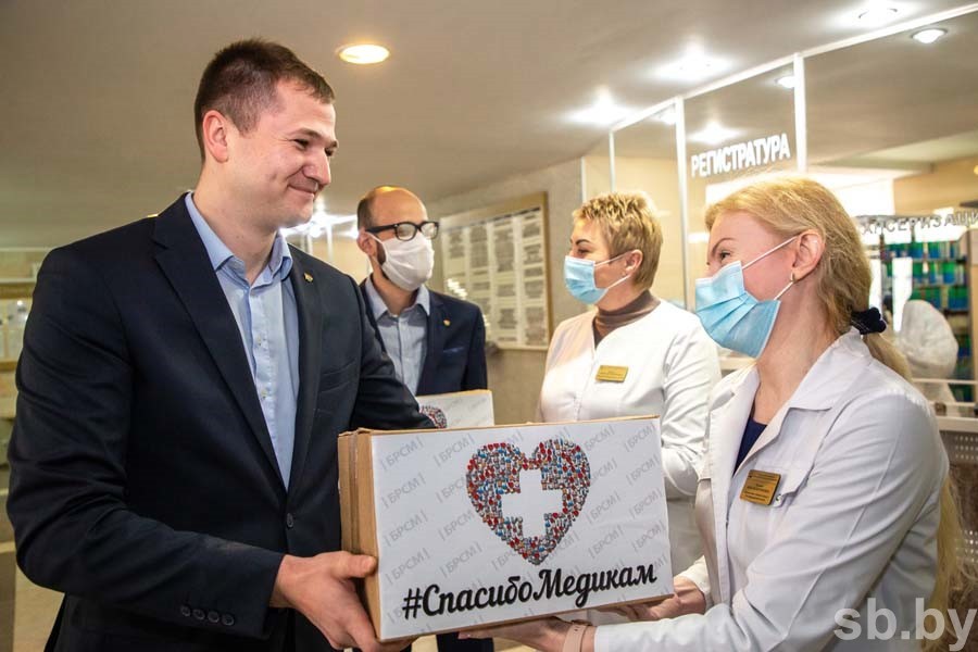Волонтеры  БРСМ поддержали медиков Могилевской центральной поликлиники