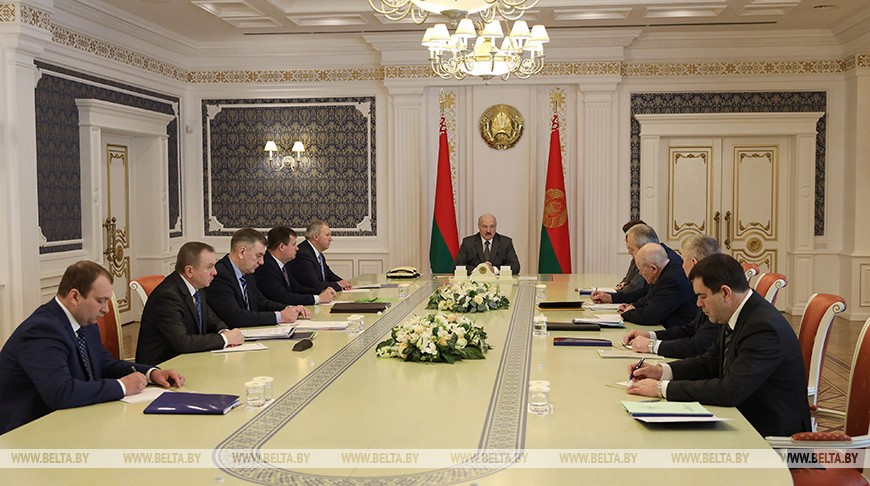 Мероприятия ко Дню Победы  и эпидситуацию  обсудили на совещании у Александра Лукашенко
