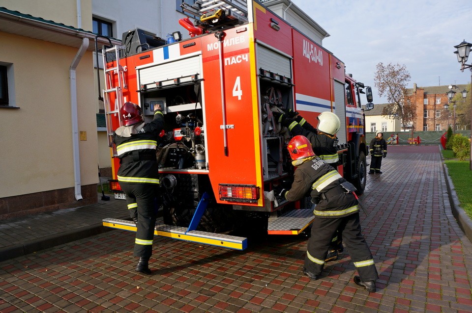 Что делают пожарные, когда не тушат пожар и не спасают жизни?