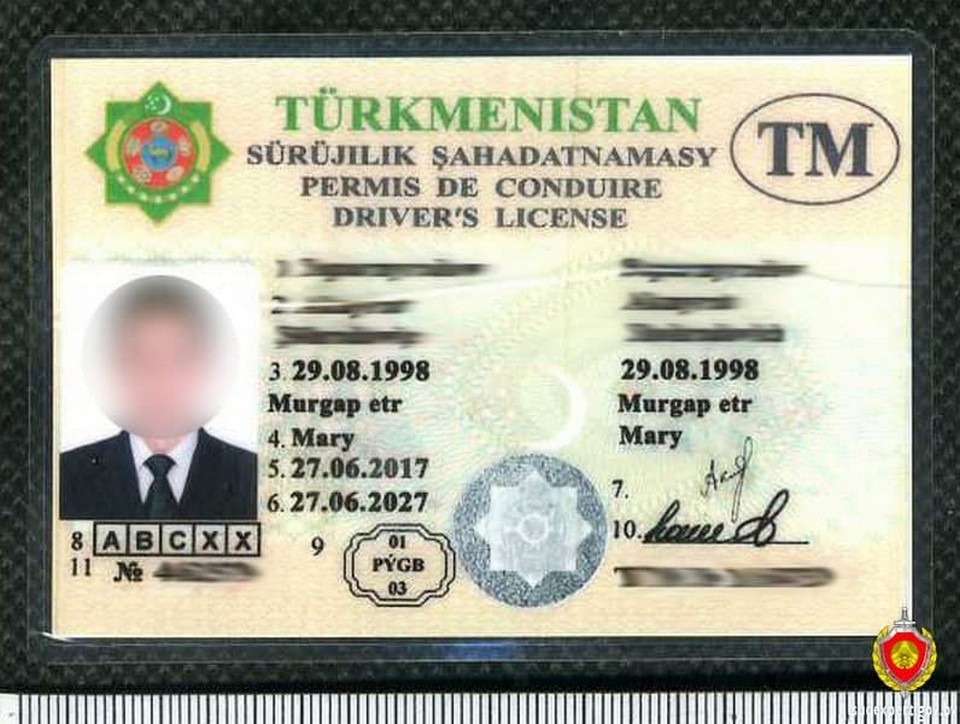 Таксист из Туркменистана в Могилеве ездил по поддельным правам   