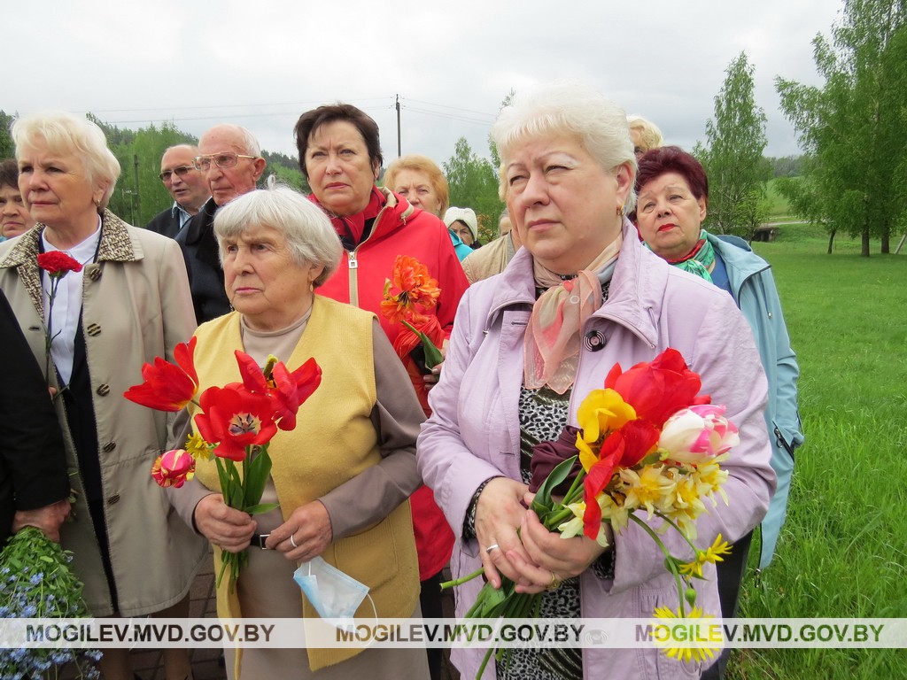 Ветеранский актив Могилева посетил памятник бойцам батальона милиции капитана Константина Владимирова