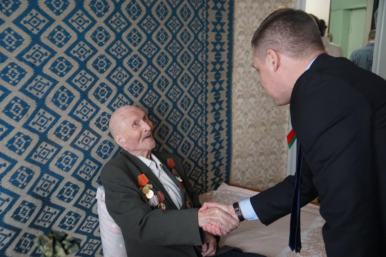 Участника войны Ивана Красницкого поздравили накануне Дня Победы   