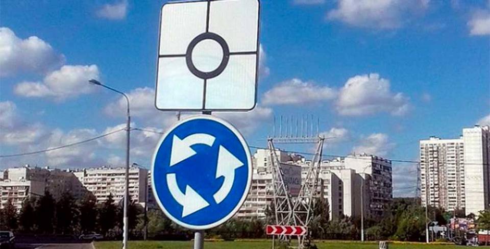 На пересечении улицы Космонавтов и проспекта Шмидта в Могилеве произошли изменения очередности проезда