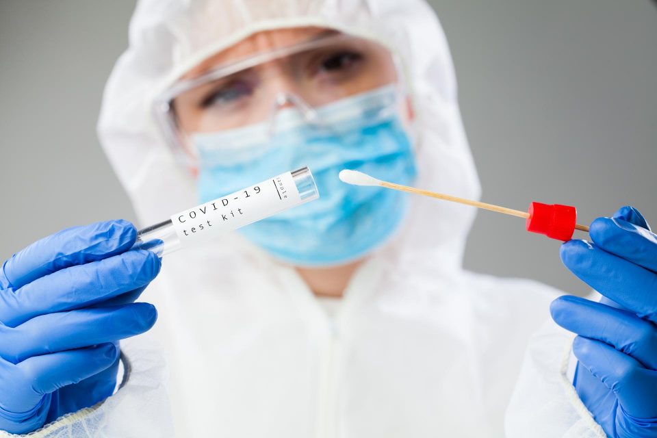 Почти как ПЦР: новые тесты на коронавирус скоро появятся в аптеках – видео