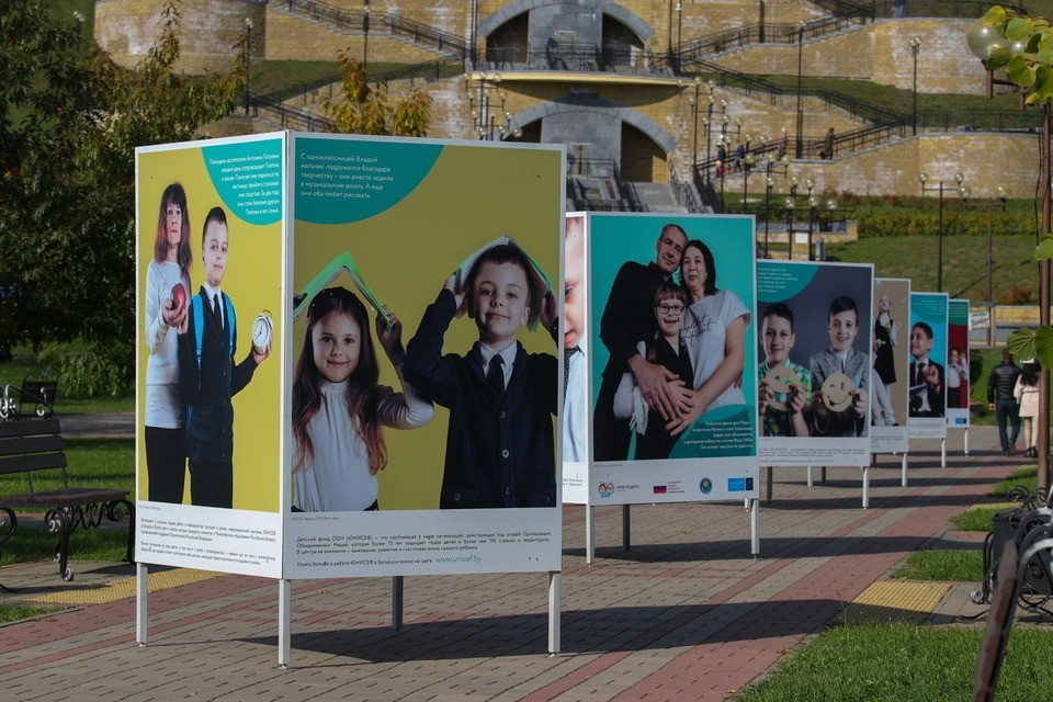Фотовыставка о детях с инвалидностью в школе открылась в Могилеве
