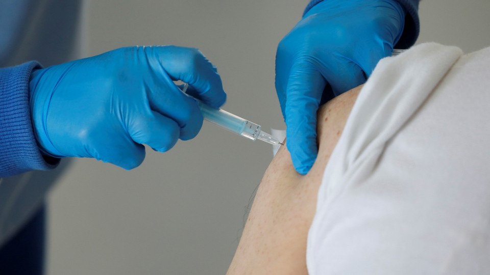 Более 6,5 млрд доз вакцины против COVID-19 введено в мире