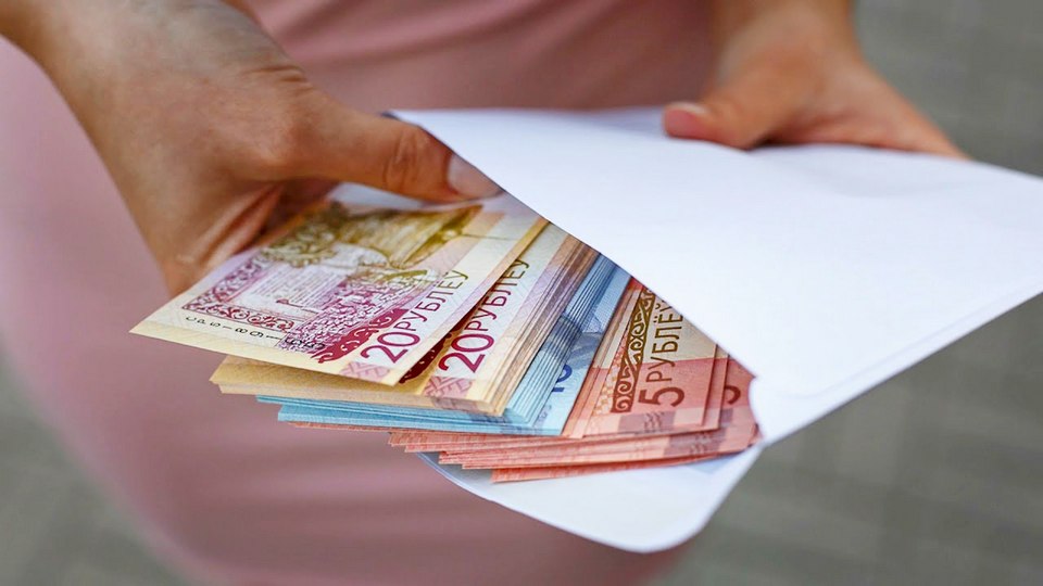 Коммерческие организации из Бобруйска выдавали зарплату «в конвертах» под видом выплат на хозяйственные нужды
