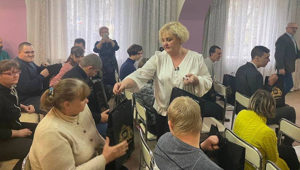 Сотрудники ОАО «Бабушкина крынка» оказали благотворительную помощь людям с инвалидностью