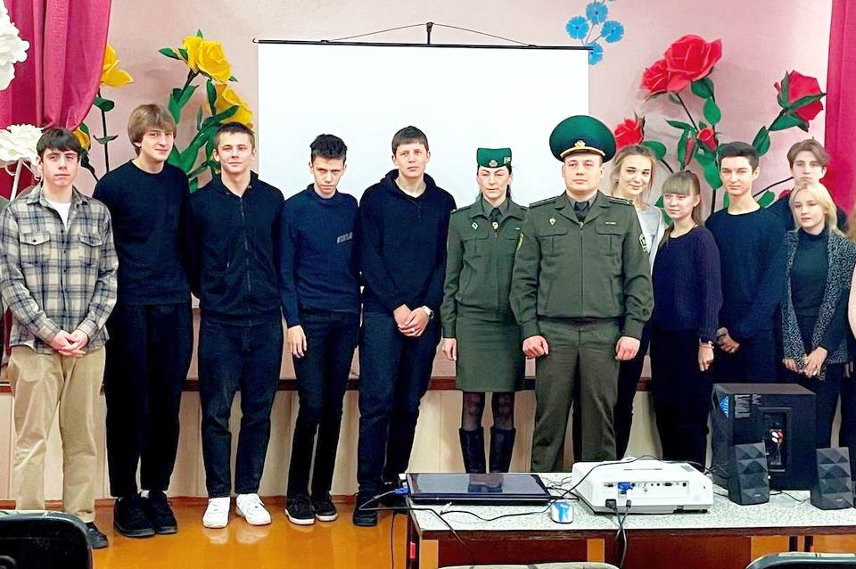 Мозырские пограничники рассказали школьникам о службе на границе