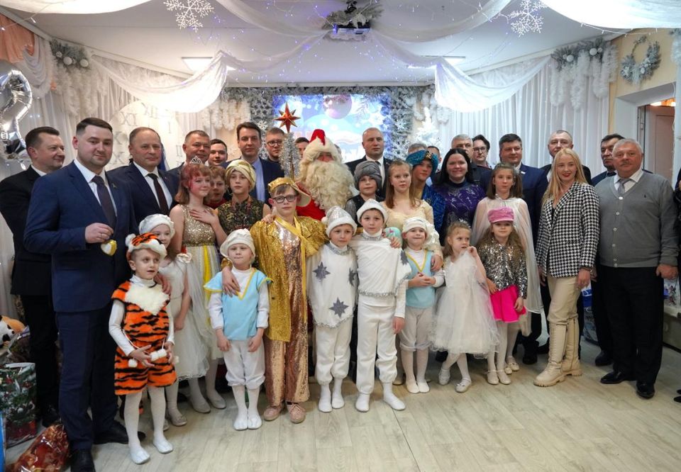 В Могилеве прошел новогодний благотворительный праздник для воспитанников детского социального приюта