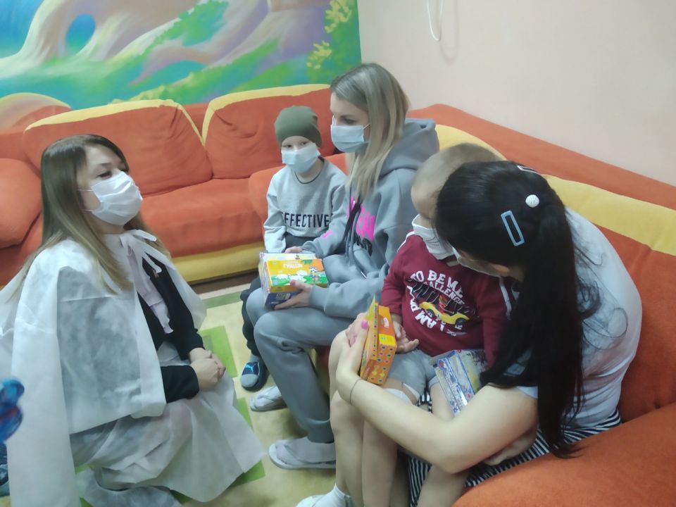 В рамках республиканской акции «Наши дети» депутат Палаты представителей Национального собрания Ольга Петрашова  посетила онкологическое отделение областной детской больницы