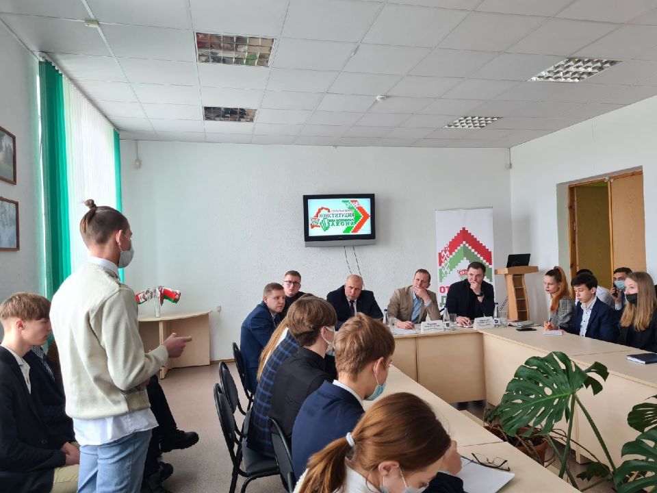 Член Совета Республики Дмитрий Воронюк встретился с молодежными парламентариями при Могилевском городском Совете депутатов