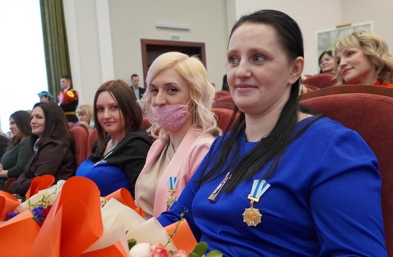 Торжественный прием женщин провел председатель горисполкома Владимир Цумарев