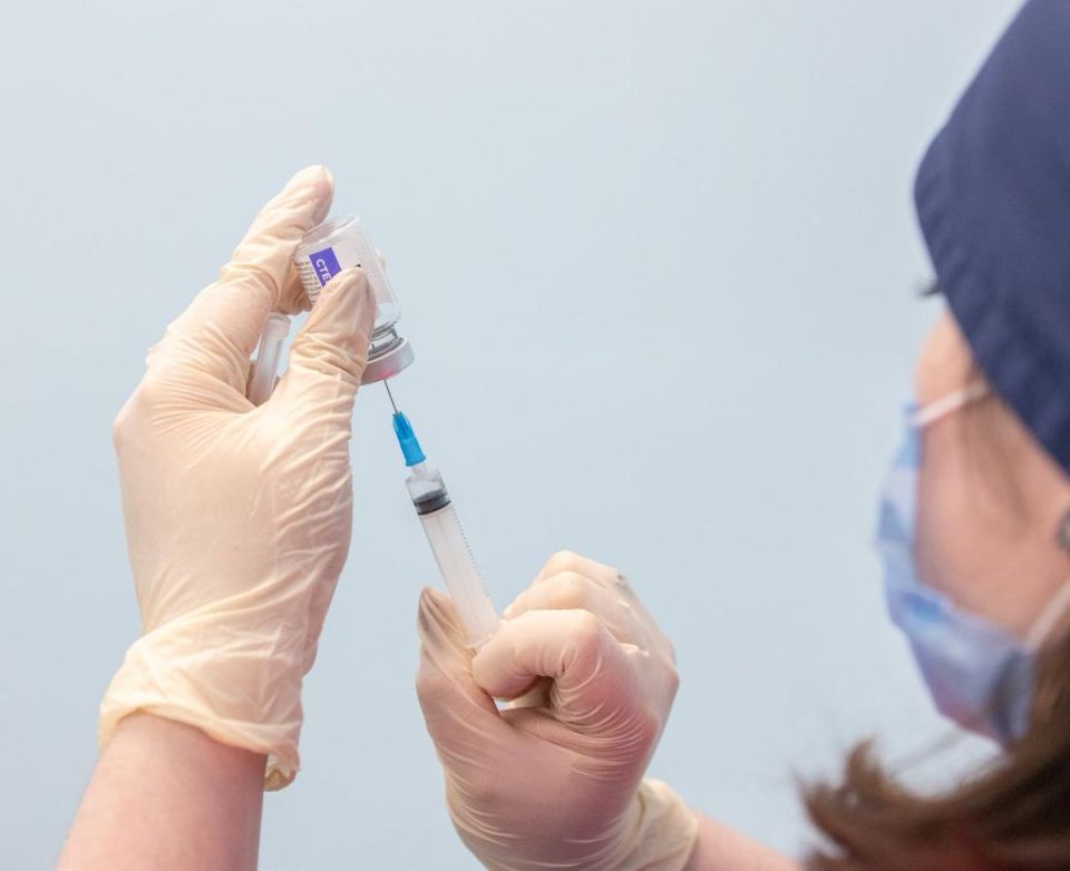 Минздрав зарегистрировал вакцину против COVID-19 “Конвасэл”