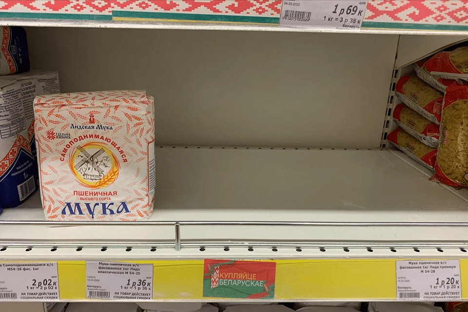 В магазинах раскупают белорусскую муку – что говорит производитель