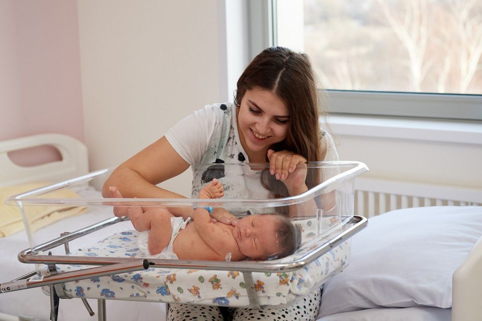 Чистые зоны, партнерские роды и консультации: в Беларуси улучшат оказание медпомощи беременным и родильницам