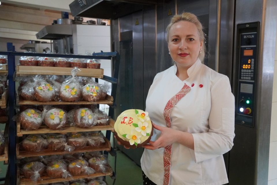 Могилевская компания «Домочай» изготовит к Пасхе около 20 тонн куличей и кексов