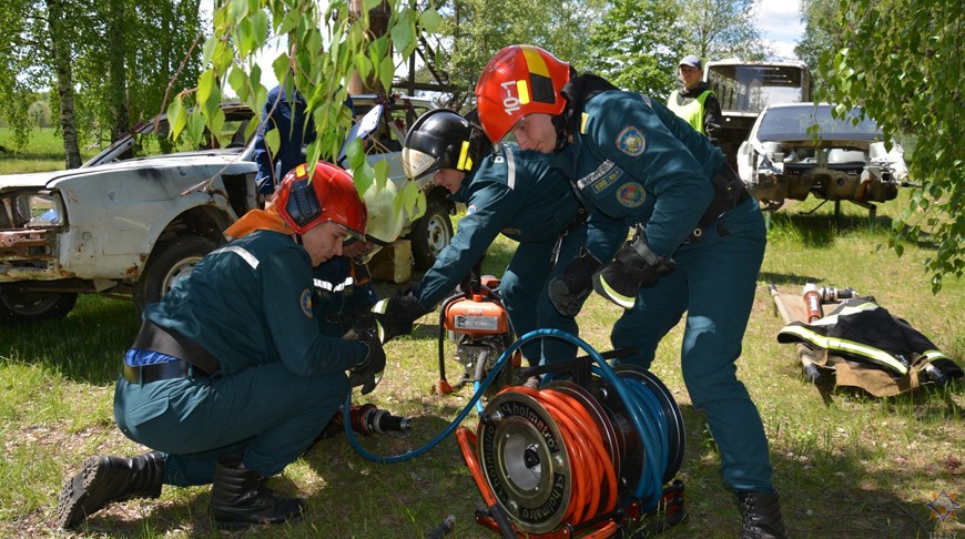 Областные соревнования по многоборью среди спасателей стартовали в Могилеве
