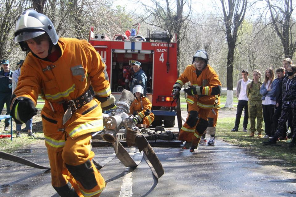 Городской слет юных спасателей-пожарных прошел в Могилеве   