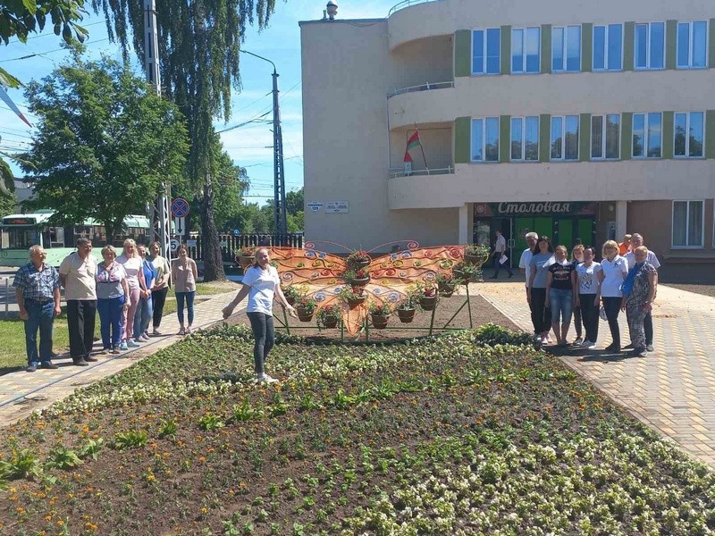 Сотрудники Троллейбусного парка #1 приняли участие в городском конкурсе по озеленению
