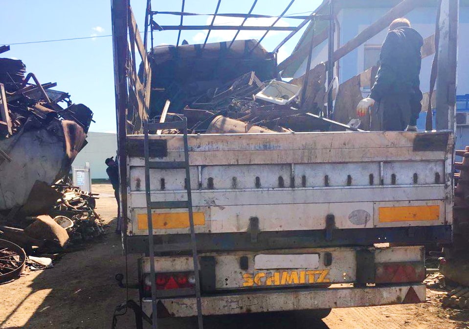Машина с 23 тоннами лома черных металлов задержана сотрудниками милиции