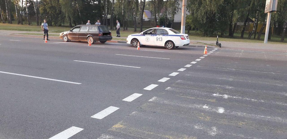 В Могилеве женщину с ребенком, проезжавших по «зебре» на электросамокате, сбил автомобиль   