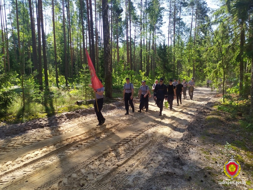 Партизанскими тропами Кличевщины – судебные эксперты Могилевской области совершили 30-километровую экспедицию
