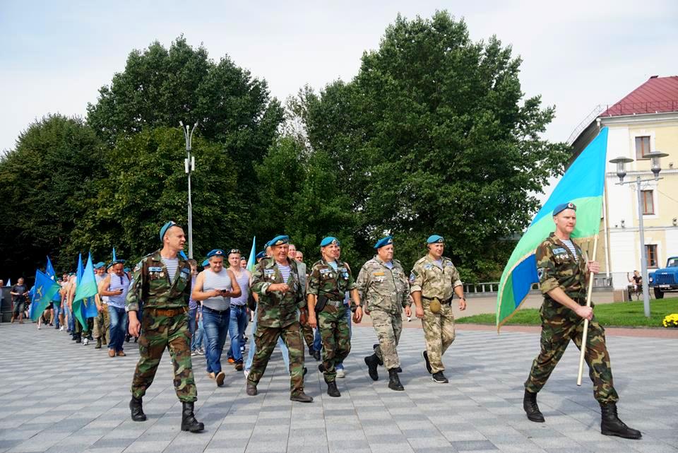 Расплескалась синева, или День «крылатой пехоты»   