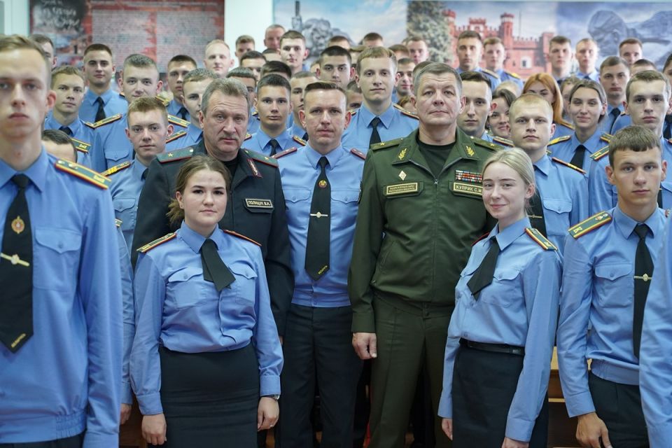 Продолжение открытого урока: Куприк встретился со старшекурсниками Могилевского института МВД