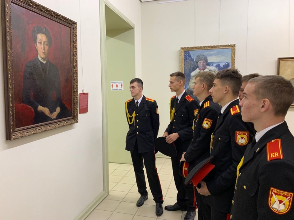 У могилечан лишь два дня для посещения выставки портретов легендарных советских разведчиков