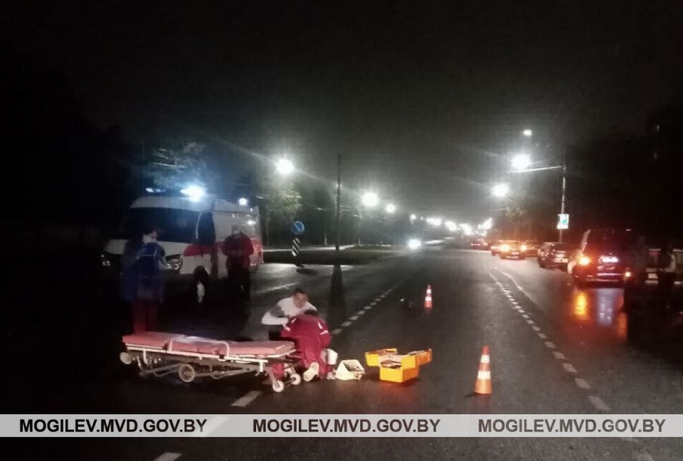 В Могилеве нетрезвая женщина переходила дорогу в неустановленном месте и попала под колеса автомобиля   