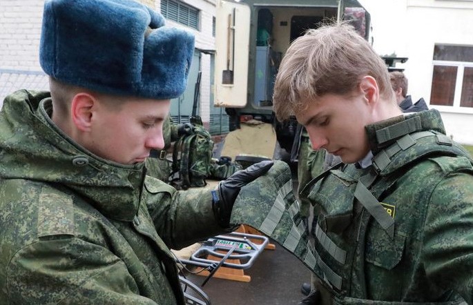 Военно-спортивная эстафета и солдатский квиз: 200 учащихся познакомятся с армейским бытом в Могилеве