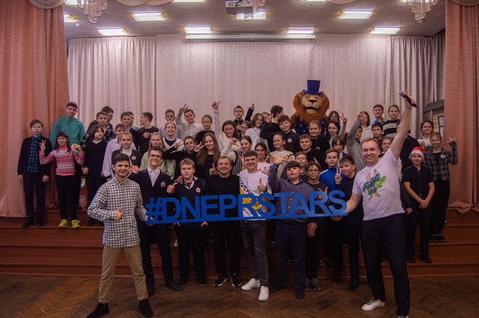 Могилевская арт-команда «Днепр-Stars» продолжает посещать учебные заведения города