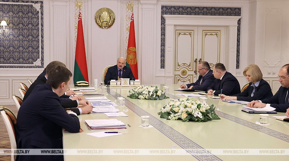 Лукашенко: негативные тенденции по экспорту удалось преодолеть, но успокаиваться нельзя   