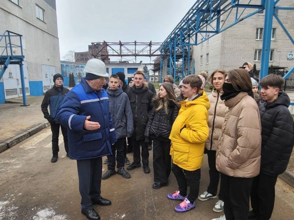 Школьники посмотрели, как работают металлурги