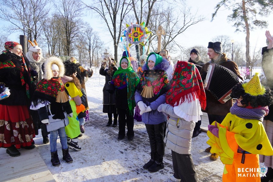 Колядки на Рождество: праздничные гуляния прошли в Могилеве
