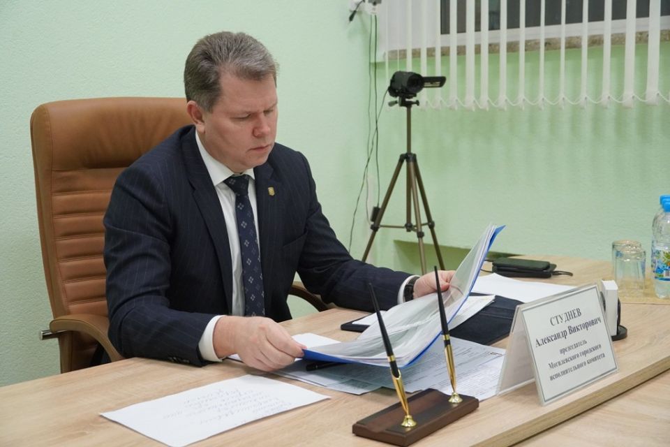 Работать качественно, принимать решения быстро: личный прием граждан провел председатель Могилевского горисполкома Александр Студнев