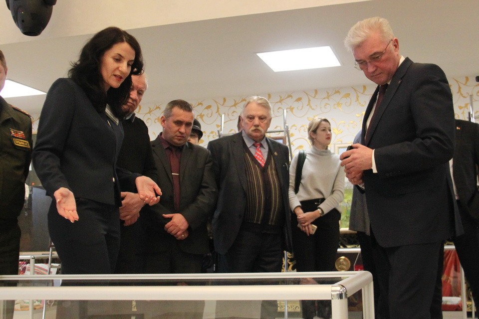 Выставка к 85-летию Могилевщины открылась во Дворце культуры области