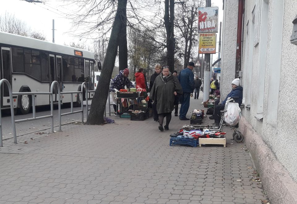 Как стихийную торговлю направить в цивилизованное русло? Базар на асфальте, или Серая зона рынка