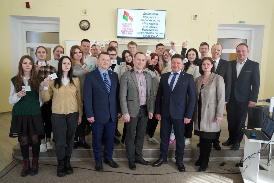 В Могилевском медицинском колледже прошла встреча делегатов будущего учредительного съезда Белорусской политической партии «Белая Русь» с молодежью