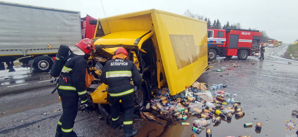 44-летний водитель пострадал в результате столкновения двух грузовиков в Могилевском районе